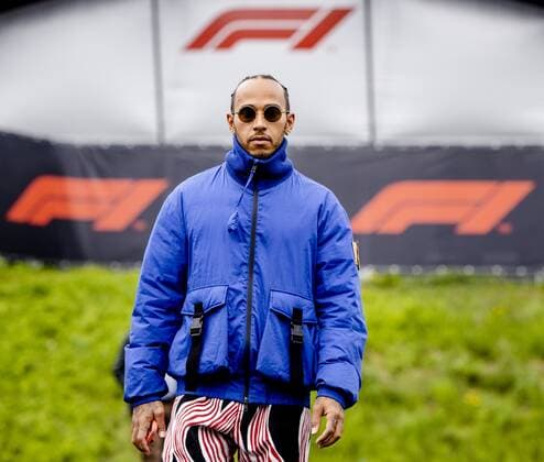 SPIELBERG Lewis Hamilton Mercedes arrives at the Red Bull Ring race track ahead of the Austrian Grand Prix ANP SEM VAN DER WAL F1 Grand Prix of Austria Qualifying 2022 xVIxANPxSportx xxANPxIVx 451440013 originalFilename: 451440013.jpg