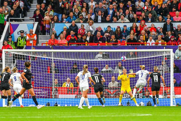 ENGLAND VS AUSTRIA Beth Mead (7) of England scores 1-0 afer VAR check and England can celebrate pictured during a female soccer game between the national teams of England , called the Lionesses and Austria , The first game in group A of the Womens Euro in England 2022, on Wednesday 7 July 2022 in Manchester , England . PHOTO SPORTPIX STIJN AUDOOREN Manchester Olf Trafford Greather Manchester England  Copyright: xSportpixxStijnxAudoorenx