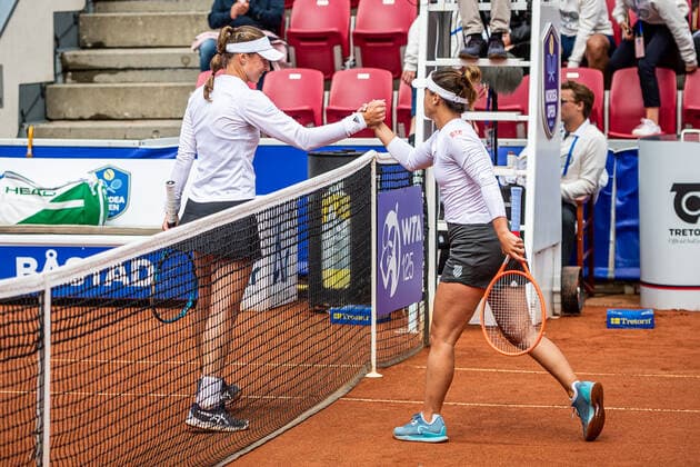 220707 Rebecca Peterson, Sweden, and Lauren Davis, USA, during day 4 of the WTA Nordea Open on July 7, 2022 in Bastad,  Copyright: CHRISTOFFERxBORGxMATTISSON BB220707CB059