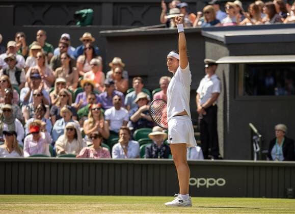 Mandatory Credit: Photo by Ella Ling Shutterstock (13018045u) Ons Jabeur celebrates during her semi final match Wimbledon Tennis Championships, Day 11, The All England Lawn Tennis and Croquet Club, London, UK - 07 Jul 2022 Wimbledon Tennis Championships, Day 11, The All England Lawn Tennis and Croquet Club, London, UK - 07 Jul 2022  Copyright: xEllaxLing Shutterstockx 13018045u