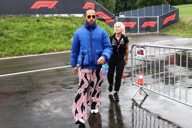 F1 Austrian Grand Prix Previews Lewis Hamilton of Mercedes and Angela Cullen arrive the circuit ahead of the Formula 1 Austrian Grand Prix at Red Bull Ring in Spielberg, Austria on July 7, 2022. Spielberg Austria  Copyright: xJakubxPorzyckix originalFilename:porzycki-f1austri220707_npZIX.jpg