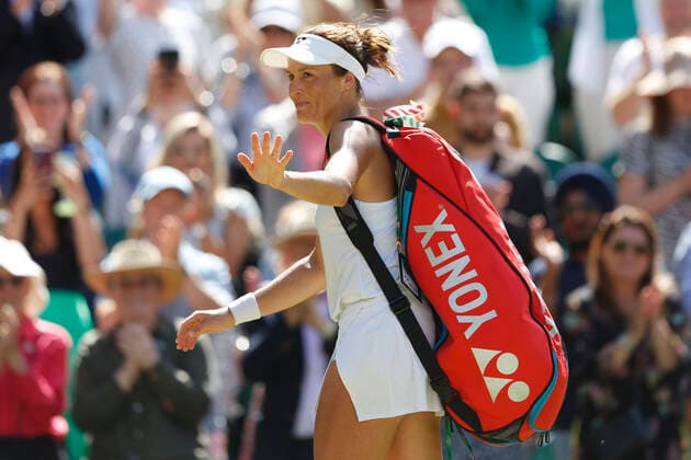 Tatjana Maria waves and says goodbye to spectators, fans after defeat Tennis Wimbledon 2022 Grand Slam ITF ATP WTA AELTC London Great Britain 7 July 2022 Copyright: xJuergenxHasenkopfx