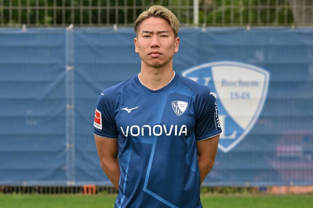 Takuma Asano VfL Bochum 1 BL, portrait date 2022 2023 Bochum North Rhine Westphalia Germany Team2