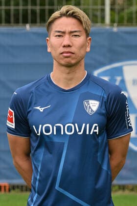Takuma Asano VfL Bochum 1 BL, portrait date 2022 2023 Bochum North Rhine Westphalia Germany Team2