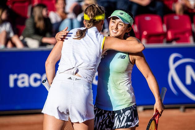 220707 Rebecca Peterson, Sweden, and Misak Doi, Japan, cheer on day 4 of the WTA Nordea Open on July 7, 2022 in Bastad,  Copyright: CHRISTOFFERxBORGxMATTISSON BB220707CB077