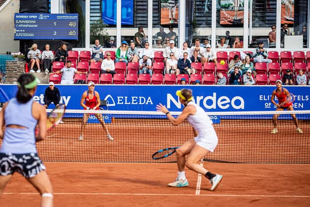 220707 Caijsa Hennemann, Sweden, and Elina Avanesyan during day 4 of the WTA Nordea Open on July 7, 2022 in Bastad,  Copyright: CHRISTOFFERxBORGxMATTISSON BB220707CB107
