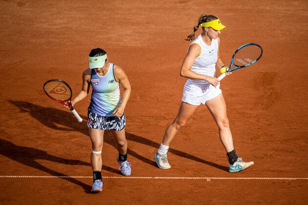 220707 Misak Doi, Japan, and Rebecca Peterson, Sweden, depress during day 4 of the WTA Nordea Open on July 7, 2022 in Bastad,  Copyright: CHRISTOFFERxBORGxMATTISSON BB220707CB113