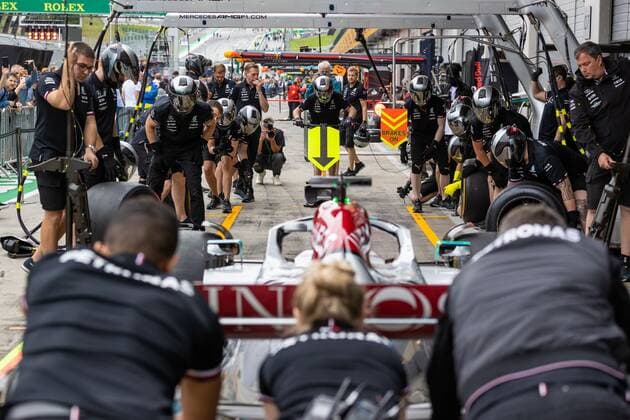 The Mercedes team practices pit stops, Grand Prix of Austria 2022, Motorsport, Formula 1, 07 07 2022 Grand Prix of Austria 2022, Motorsport, Formula 1, 07 07 2022 Copyright: xEibner-Pressefoto AlexanderxNeisx EP_ANS