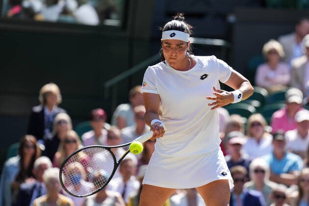 (220708) -- LONDON, July 8, 2022 -- Ons Jabeur of Tunisia hits a return during the women s singles semifinal match against Tatjana Maria of Germany at Wimbledon Tennis Championship in London, Britain, on July 7, 2022. (Photo by Xinhua) (SP)BRITAIN-LONDON-TENNIS-WIMBLEDON-WOMEN S SINGLES-SEMIFINALS ShixTang 