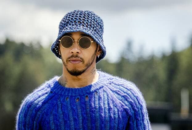 SPIELBERG Lewis Hamilton Mercedes arrives for 1st practice session ahead of the F1 Austrian Grand Prix at the Red Bull Ring on July 8, 2022 in Spielberg, Austria ANP SEM VAN DER WAL F1 Grand Prix of Austria Practice 2022 xVIxANPxSportx xxANPxIVx 451484583 originalFilename: 451484583.jpg
