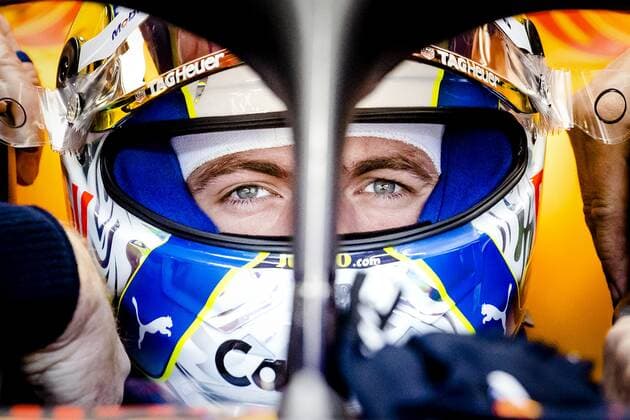 SPIELBERG Max Verstappen 1 with the Oracle Red Bull Racing RB18 Honda in the pit box at the Red Bull Ring race track in the run up to the Austrian Grand Prix ANP SEM VAN DER WAL F1 Grand Prix of Austria Qualifying 2022 xVIxANPxSportx xxANPxIVx 451490460 originalFilename: 451490460.jpg