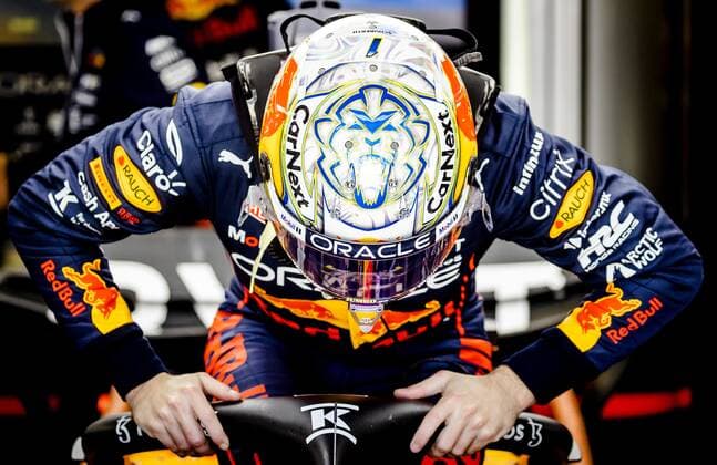 SPIELBERG Max Verstappen 1 with the Oracle Red Bull Racing RB18 Honda in the pit box during practice 1 ahead of the F1 Grand Prix of Austria at the Red Bull Ring on July 8, 2022 in Spielberg, Austria ANP SEM VAN DER WAL F1 Grand Prix of Austria Practice 2022 xVIxANPxSportx xxANPxIVx 451492566 originalFilename: 451492566.jpg