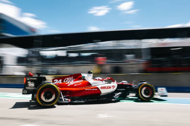 24 ZHOU Guanyu (chi), Alfa Romeo F1 Team ORLEN C42, action during the Formula 1 Rolex Grosser Preis Von Osterreich 2022, 2022 Austrian Grand Prix, 11th round of the 2022 FIA Formula One World Championship, WM, Weltmeisterschaft from July 8 to 10, 2022 on the Red Bull Ring, in Spielberg, Austria - F1 - AUSTRIAN GRAND PRIX 2022 DPPI Panoramic  00122026_AV6_4023