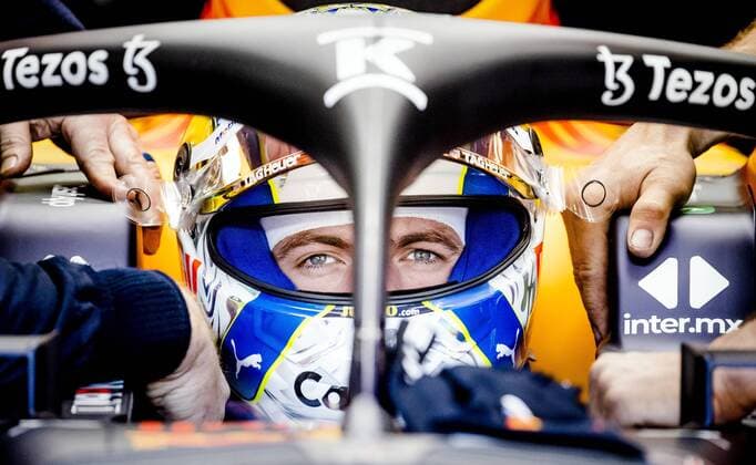 Bilder des Jahres 2022, Sport 07 Juli Sport Themen der Woche KW27 Sport Bilder des Tages 2022-07-08 13:26:38 SPIELBERG - Max Verstappen (1) with the Oracle Red Bull Racing RB18 Honda in the pit box at the Red Bull Ring race track in the run-up to the Austrian Grand Prix. ANP SEM VAN DER WAL netherlands out - belgium out Spielberg xVIxxIVx *** 2022 07 08 13 26 38 SPIELBERG Max Verstappen 1 with the Oracle Red Bull Racing RB18 Honda in the pit box at the Red Bull Ring race track in the run up to the Austrian Grand Prix ANP SEM VAN DER WAL netherlands out belgium out Spielberg xVIxxIVx 451490342 originalFilename: 0162527839st.jpg