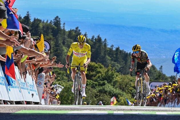 Slovenian Tadej Pogacar of UAE Team Emirates and Danish Jonas Vinegaard of Jumbo-Visma pictured in action during stage seven of the Tour de France cycling race, a 176 km race from Tomblaine to La Super Planche des Belles Filles, France, on Friday 08 July 2022. This year s Tour de France takes place from 01 to 24 July 2022. POOL - UK OUT DAVIDxSTOCKMAN  x37127908x