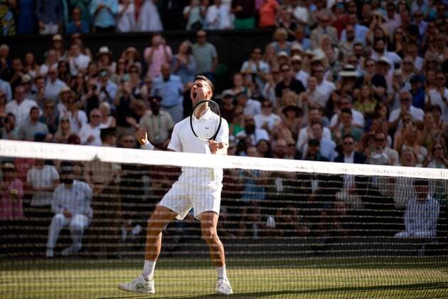 Mandatory Credit: Photo by Ella Ling Shutterstock (13018049bh) Novak Djokovic celebrates victory in his semi-final match Wimbledon Tennis Championships, Day 12, The All England Lawn Tennis and Croquet Club, London, UK - 08 Jul 2022 Wimbledon Tennis Championships, Day 12, The All England Lawn Tennis and Croquet Club, London, UK - 08 Jul 2022  Copyright: xEllaxLing Shutterstockx 13018049bh