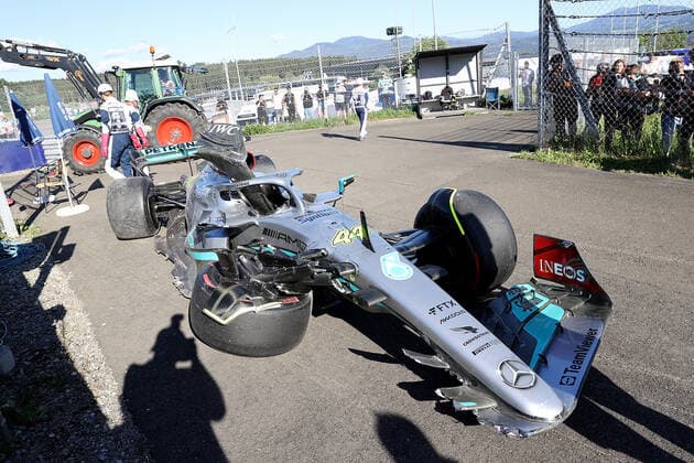 Formula 1 BWT Austrian Grand Prix 2022 08 07 2022, Red Bull Ring , Spielberg, Formula 1 BWT Austrian Grand Prix 2022 , in picture The broken car of Lewis Hamilton GBR , Mercedes AMG Petronas Formula One Team nordphotoxGmbHx xBratic nph00250