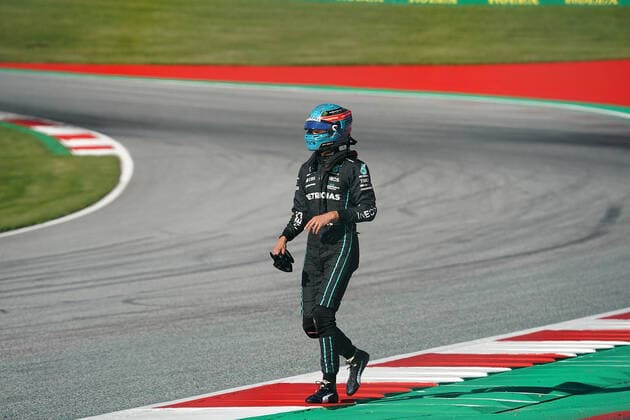 Formula 1 BWT Austrian Grand Prix 2022 08 07 2022, Red Bull Ring , Spielberg, Formula 1 BWT Austrian Grand Prix 2022 , in picture George Russell GBR , Mercedes AMG Petronas Formula One Team walks across the track to the pit lane after his accident nordphotoxGmbHx xBratic nph00250