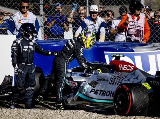 SPIELBERG Lewis Hamilton 44 crashes his Mercedes W13 during qualifying ahead of the F1 Grand Prix of Austria at the Red Bull Ring on July 8, 2022 in Spielberg, Austria ANP SEM VAN DER WAL F1 Grand Prix of Austria Qualifying 2022 xVIxANPxSportx xxANPxIVx 451503540 originalFilename: 451503540.jpg