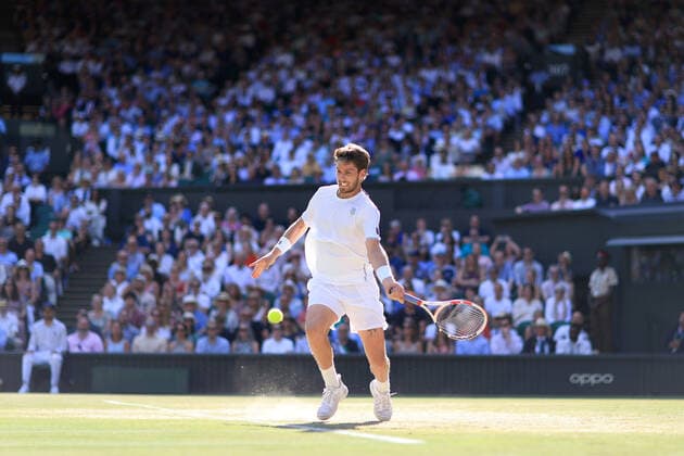 Tennis Wimbledon Tag 12 8. Juli 2022 Tennis Wimbledon Tag 12 Cameron Norrie GBR in Aktion während seines Halbfinalspiels im Herreneinzel gegen Novak Djokovic SRB Foto Simon Stacpoole Offside London UK  Copyright: xSimonxStacpoolexOffside