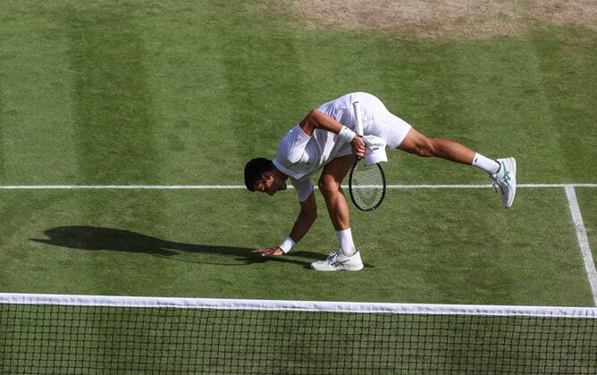 (220709) -- LONDON, July 9, 2022 -- Novak Djokovic of Serbia celebrates after the men s singles semifinal match against Cameron Norrie of Great Britain at Wimbledon Tennis Championship in London, Britain, on July 8, 2022. ) (SP)BRITAIN-LONDON-TENNIS-WIMBLEDON-MEN S SINGLES-SEMIFINALS HanxYan 