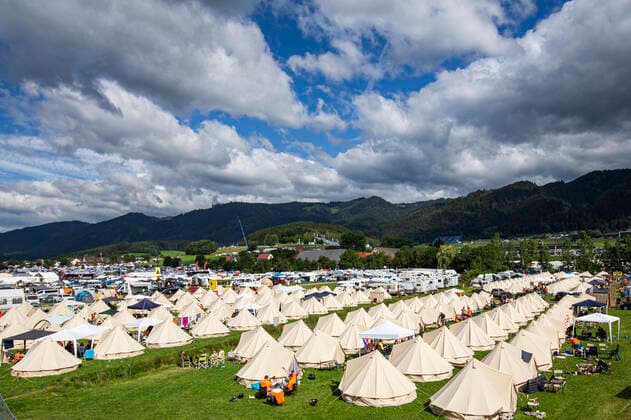 FORMULA 1 - GP of Austria 2022 SPIELBERG,AUSTRIA,09.JUL.22 - MOTORSPORTS, FORMULA 1 - Grand Prix of Austria, Red Bull Ring, fan area. Image shows tents of fans.  GEPAxpictures xWolfgangxJannach