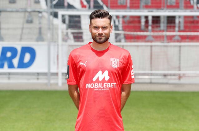 Teampraesentation Halle 08 07 2022 Niklas Kreuzer 8, Halle Hallescher FC, 3 Liga, Porträttermin 2022 2023 , Halle, 08 07 2022, Leuna Chemie Stadion, Football ,