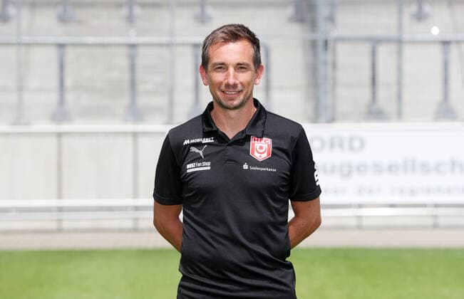 Teampraesentation Halle 08 07 2022 Coach Andre Meyer Hallescher FC Hallescher FC, 3 Liga, Porträttermin 2022 2023 , Halle, 08 07 2022, Leuna Chemie Stadion, Football ,
