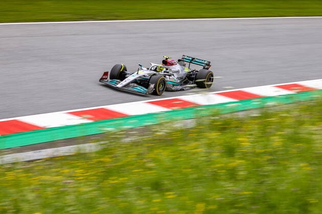 09 07 2022, Red Bull Ring, Spielberg, AUT, FIA, Formula One, Austrian Grand Prix, Free Practice, in picture Lewis Hamilton GBR, Mercedes Lewis Hamilton of United Kingdom during the training for the Austrian FIA Formula One Grand Prix at the Red Bull Ring in Spielberg, Austria on 2022 07 09 Expa Spielberg EP_gro