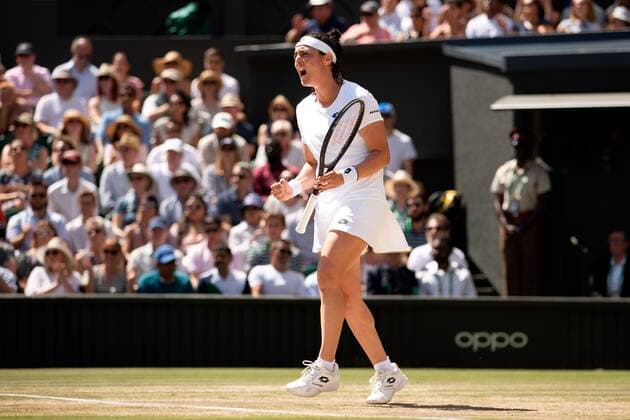 Mandatory Credit: Photo by Ella Ling Shutterstock (13018055b) Ons Jabeur celebrates winning the first set during the Ladies Singles Final Wimbledon Tennis Championships, Day 13, The All England Lawn Tennis and Croquet Club, London, UK - 09 Jul 2022 Wimbledon Tennis Championships, Day 13, The All England Lawn Tennis and Croquet Club, London, UK - 09 Jul 2022  Copyright: xEllaxLing Shutterstockx 13018055b