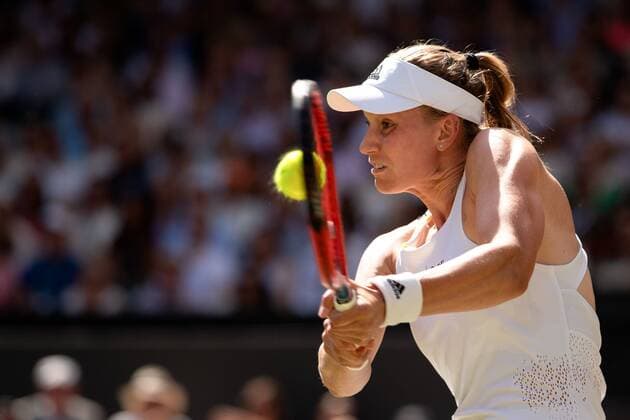 Mandatory Credit: Photo by Ella Ling Shutterstock (13018055o) Elena Rybakina during the Ladies Singles Final Wimbledon Tennis Championships, Day 13, The All England Lawn Tennis and Croquet Club, London, UK - 09 Jul 2022 Wimbledon Tennis Championships, Day 13, The All England Lawn Tennis and Croquet Club, London, UK - 09 Jul 2022  Copyright: xEllaxLing Shutterstockx 13018055o