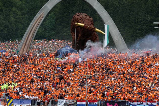 FORMULA 1 - GP of Austria 2022 SPIELBERG,AUSTRIA,09.JUL.22 - MOTORSPORTS, FORMULA 1 - Grand Prix of Austria, Red Bull Ring, sprint race. Image shows fans and the bull.  GEPAxpictures xManfredxBinder