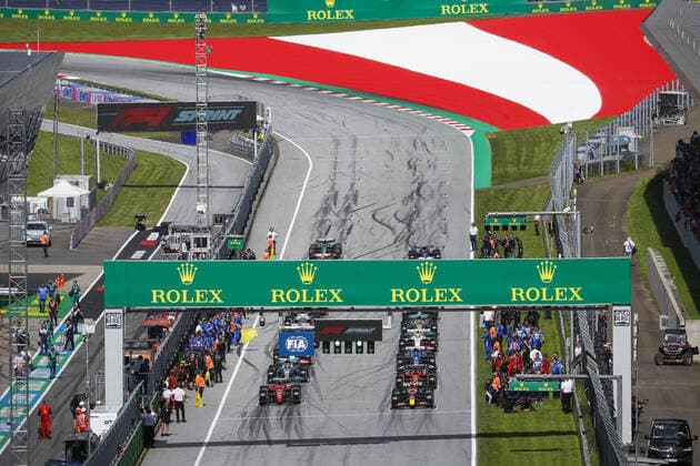 Sprint race starting grid with VERSTAPPEN Max (ned), Red Bull Racing RB18 and 16 LECLERC Charles (mco), Scuderia Ferrari F1-75 during the Formula 1 Rolex Grosser Preis Von Osterreich 2022, 2022 Austrian Grand Prix, 11th round of the 2022 FIA Formula One World Championship, WM, Weltmeisterschaft from July 8 to 10, 2022 on the Red Bull Ring, in Spielberg, Austria - F1 - AUSTRIAN GRAND PRIX 2022 DPPI Panoramic  _V2_0687