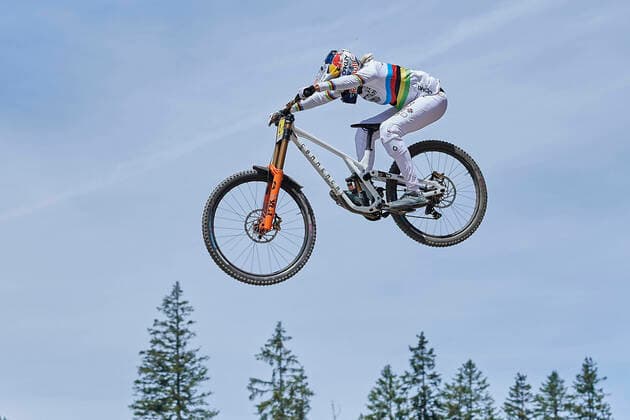 Bilder des Jahres 2022, Sport 07 Juli Sport Themen der Woche KW27 Sport Bilder des Tages 2022 UCI Mountain Bike Downhill World Cup Women Elite, Lenzerheide, Schweiz Lenzerheide, Schweiz. 9. Juli 2022. Myriam Nicole (Commencal Muc-Off By Riding Addiction) während des Downhill Finals der Damen am UCI Mountain Bike World Cup 2022 in Lenzerheide. *** 2022 UCI Mountain Bike Downhill World Cup Women Elite, Lenzerheide, Switzerland Lenzerheide, Switzerland July 9, 2022 Myriam Nicole Commencal Muc Off By Riding Addiction during the womens downhill final at the 2022 UCI Mountain Bike World Cup in Lenzerheide, Switzerland.
