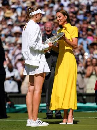 Mandatory Credit: Photo by Dave Shopland Shutterstock (13018053ct) Catherine Duchess of Cambridge presents the Rosewater Dish to Ladies Singles Champion Elena Rybakina Wimbledon Tennis Championships, Day 13, The All England Lawn Tennis and Croquet Club, London, UK - 09 Jul 2022 Wimbledon Tennis Championships, Day 13, The All England Lawn Tennis and Croquet Club, London, UK - 09 Jul 2022  Copyright: xDavexShopland Shutterstockx 13018053ct