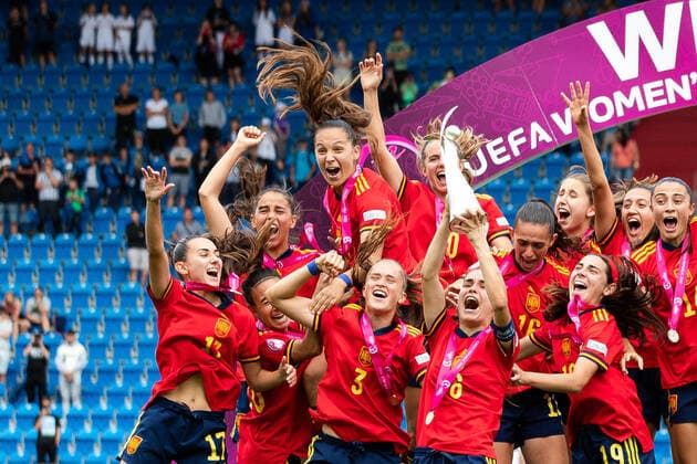 Sport Themen der Woche KW27 220709 Players of Spain celebrate after the UEFA Womens Under-19 European Championships final between Spain and Norway on July 9, 2022 in Madrid. Photo: Pavel Lebeda BILDBYRAN kod 0021 fotboll football soccer fotball fotbolls-em europamästerskap em UEFA EURO, EM, Europameisterschaft,Fussball uefa european football championship euro 2020 sverige sweden sverige a spanien spain norge norway bbeng jubel *** 220709 Players of Spain celebrate after the UEFA Womens Under 19 European Championships final between Spain and Norway on July 9, 2022 in Madrid Photo Pavel Lebeda BILDBYRAN code 0021 a spain spain norway norway bbeng cheers,  Copyright: PAVELxLEBEDA BB220709BB539