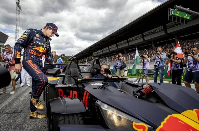 SPIELBERG Max Verstappen 1 with the Oracle Red Bull Racing RB18 Honda after the pre F1 Austrian Grand Prix Sprint race at the Red Bull Ring on July 9, 2022 in Spielberg, Austria ANP SEM VAN DER WAL F1 Grand Prix of Austria Sprint 2022 xVIxANPxSportx xxANPxIVx 451545492 originalFilename: 451545492.jpg