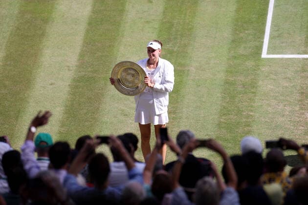 (220709) -- LONDON, July 9, 2022 -- Elena Rybakina of Kazakhstan poses with the trophy after winning the women s singles final against Ons Jabeur of Tunisia at Wimbledon Tennis Championship in London, Britain, July 9, 2022. ) (SP)BRITAIN-LONDON-TENNIS-WIMBLEDON-WOMEN S SINGLES-FINAL LixYing 