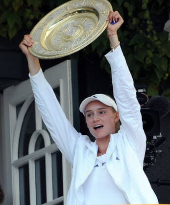 Tennis Championships - Week Two - Day Thirteen - All England Lawn Tennis Club, Wimbledon - Saturday 9th July 2022 Ladies Singles Final. Elena Rybakina (KAZ) v Ons Jabeur (TUN) Elena Rybakina (KAZ) shows off the Plate trophy to the crowd outside Centre Court from the Balcony 