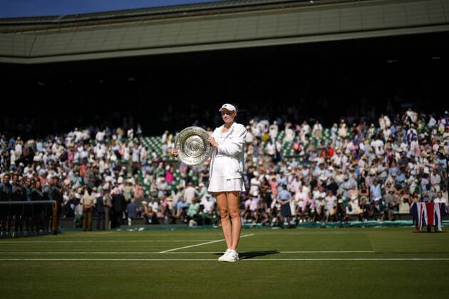 Mandatory Credit: Photo by Dave Shopland Shutterstock (13018053dt) Elena Rybakina celebrates victory in the Ladies Singles Final Wimbledon Tennis Championships, Day 13, The All England Lawn Tennis and Croquet Club, London, UK - 09 Jul 2022 Wimbledon Tennis Championships, Day 13, The All England Lawn Tennis and Croquet Club, London, UK - 09 Jul 2022  Copyright: xDavexShopland Shutterstockx 13018053dt