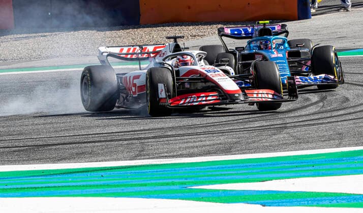 FORMULA 1 - GP of Austria 2022 SPIELBERG,AUSTRIA,09.JUL.22 - MOTORSPORTS, FORMULA 1 - Grand Prix of Austria, Red Bull Ring, sprint race. Image shows Kevin Magnussen (DEN Haas) and Esteban Ocon (FRA Alpine).  GEPAxpictures xWolfgangxJannach