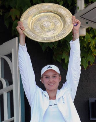 Tennis Championships - Week Two - Day Thirteen - All England Lawn Tennis Club, Wimbledon - Saturday 9th July 2022 Ladies Singles Final. Elena Rybakina (KAZ) v Ons Jabeur (TUN) Elena Rybakina (KAZ) shows off the Plate trophy to the crowd outside Centre Court from the Balcony 