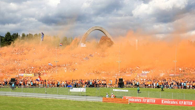 FORMULA 1 - GP of Austria 2022 SPIELBERG,AUSTRIA,09.JUL.22 - MOTORSPORTS, FORMULA 1 - Grand Prix of Austria, Red Bull Ring, sprint race. Image shows fans. Keywords: bengal firework.  GEPAxpictures xMarioxBuehner