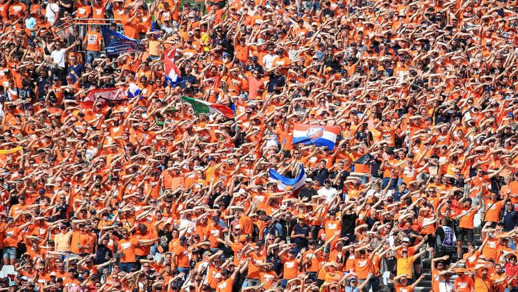 FORMULA 1 - GP of Austria 2022 SPIELBERG,AUSTRIA,09.JUL.22 - MOTORSPORTS, FORMULA 1 - Grand Prix of Austria, Red Bull Ring, sprint race. Image shows fans.  GEPAxpictures xMarioxBuehner