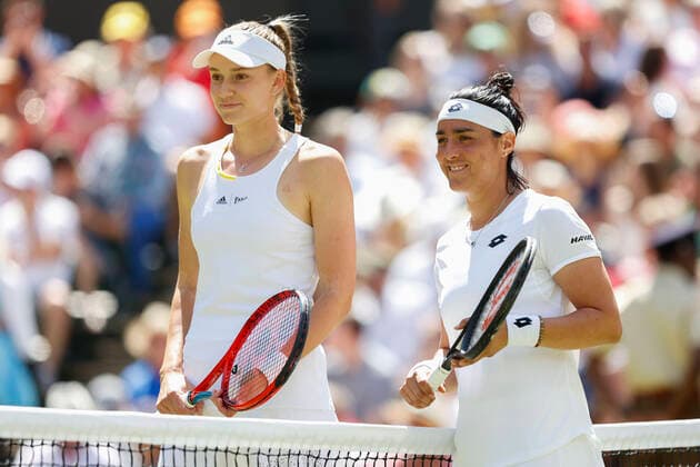 Ons Jabeur and Elena Rybakina stand at the net for the photographers Ladies Singles Final, Final Tennis Wimbledon 2022 Grand Slam ITF ATP WTA AELTC London Great Britain 9 July 2022 Copyright: xJuergenxHasenkopfx
