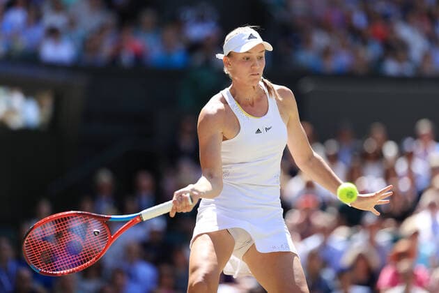 Tennis Wimbledon Tag 13 9. Juli 2022 Tennis Wimbledon Tag 13 Elena Rybakina KAZ in Aktion gegen Ons Jabeur TUN in ihrem Dameneinzel-Finale Foto Simon Stacpoole Abseits London UK  Copyright: xSimonxStacpoolexOffside