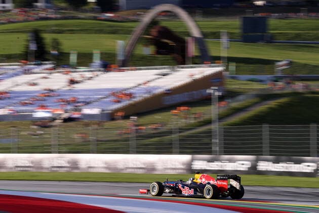 FORMULA 1 - GP of Austria 2022 SPIELBERG,AUSTRIA,09.JUL.22 - MOTORSPORTS, FORMULA 1 - Grand Prix of Austria, Red Bull Ring, Red Bull Legends Parade warm-up. Image shows David Coulthard in a historic Red Bull Racing car.  GEPAxpictures xChristianxWalgram