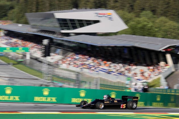 FORMULA 1 - GP of Austria 2022 SPIELBERG,AUSTRIA,09.JUL.22 - MOTORSPORTS, FORMULA 1 - Grand Prix of Austria, Red Bull Ring, Red Bull Legends Parade warm-up. Image shows Zak Brown in histroic Lotus.  GEPAxpictures xChristianxWalgram