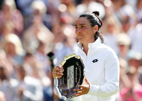 Finalist Ons Jabeur with trophy, women singles, final, final match, award ceremony, presentation tennis Wimbledon 2022 Grand Slam ITF ATP WTA AELTC London Great Britain 9 July 2022 Copyright: xJuergenxHasenkopfx