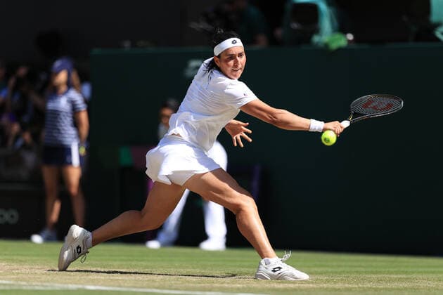 Tennis Wimbledon Tag 13 9. Juli 2022 Tennis Wimbledon Tag 13 Ons Jabeur TUN in Aktion gegen Elena Rybakina KAZ während des Dameneinzel-Finales Foto Simon Stacpoole Offside London UK  Copyright: xSimonxStacpoolexOffside